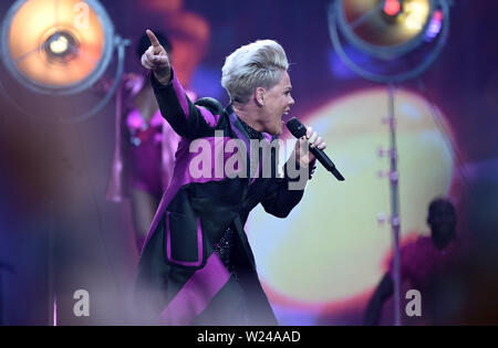 Cologne, Allemagne. 05 juillet, 2019. L'US-American pop rock singer Rose est sur scène à un concert dans le stade RheinEnergieStadion. Pink sera vu à six autres concerts en Allemagne. Credit : Henning Kaiser/DPA - ATTENTION : Seulement pour un usage éditorial en relation avec les rapports actuels et qu'avec mention de la complète de crédit ci-dessus/dpa/Alamy Live News Banque D'Images