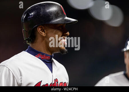 Cleveland, Ohio, USA. 16 mai, 2019. Les Indians de Cleveland shortstop Francisco Lindor (12) sourit pendant un match entre les Orioles de Baltimore et les Indians de Cleveland le 16 mai 2019 au Progressive Field de Cleveland, OH. Adam Lacy/CSM/Alamy Live News Banque D'Images