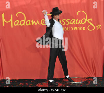 LOS ANGELES, CA. 27 août 2009 : Michael Jackson's new $300 000 cire figure a été inauguré aujourd'hui à Madame Tussauds Hollywood. Le dévoilement public survenue deux jours avant ce qui aurait été 51e anniversaire de Jackson. © 2009 Paul Smith / Featureflash Banque D'Images