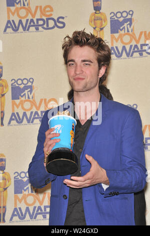 LOS ANGELES, CA. 01 juin 2009 : Robert Pattinson star Twilight à la 2009 MTV Movie Awards à Universal Studios Hollywood. © 2009 Paul Smith / Featureflash Banque D'Images