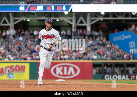 Cleveland, Ohio, USA. 16 mai, 2019. Les Indians de Cleveland droit fielder Jordanie Luplow (8) en action lors d'un match entre les Orioles de Baltimore et les Indians de Cleveland le 16 mai 2019 au Progressive Field de Cleveland, OH. Adam Lacy/CSM/Alamy Live News Banque D'Images