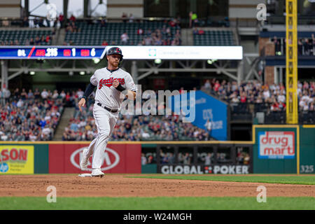 Cleveland, Ohio, USA. 16 mai, 2019. Les Indians de Cleveland droit fielder Jordanie Luplow (8) en action lors d'un match entre les Orioles de Baltimore et les Indians de Cleveland le 16 mai 2019 au Progressive Field de Cleveland, OH. Adam Lacy/CSM/Alamy Live News Banque D'Images