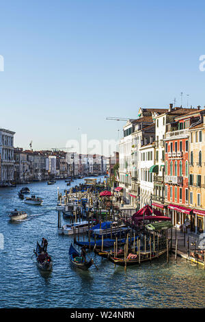 Venise, Venise, Italie. 12 déc, 2012. Grand Canal vu du Pont du Rialto (Ponte di Rialto) à Venise. Credit : Ricardo Ribas SOPA/Images/ZUMA/Alamy Fil Live News Banque D'Images