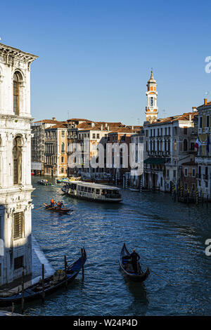 Venise, Venise, Italie. 12 déc, 2012. Grand Canal vu du Pont du Rialto (Ponte di Rialto) à Venise. Credit : Ricardo Ribas SOPA/Images/ZUMA/Alamy Fil Live News Banque D'Images