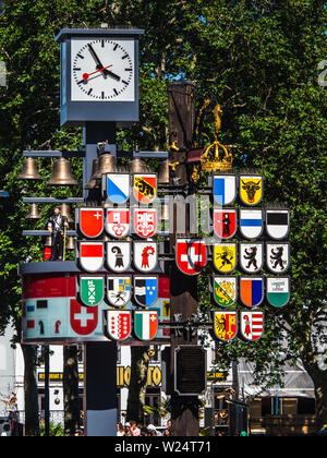 Canton suisse arbre dans le West End de Londres - l'arbre Cantonales Suisses au Tribunal Suisse près de Leicester Square, érigée 1991 comme un signe de l'amitié Suisse Royaume-Uni Banque D'Images