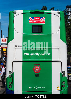 Bus touristique Eectric à 100% Londres - le bus touristique écologique d'origine London Tour Electric - un bus à toit ouvert alimenté uniquement par l'électricité. Banque D'Images