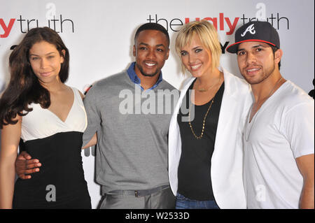 LOS ANGELES, CA. 16 juillet 2009 : Fame stars Kristy Flores, Collins Pennie, Kherington Payne & Walter Perez lors de la première de "La Vérité laide' au Cinerama Dome, Hollywood. © 2009 Paul Smith / Featureflash Banque D'Images