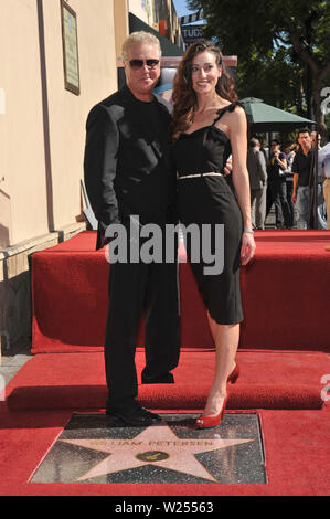 LOS ANGELES, CA. Février 03, 2009 : 'CSI : Crime Scene Investigation' star William Petersen & femme Gina Cirone sur Hollywood Boulevard où il a été honoré avec le 2,379ème étoile sur le Hollywood Walk of Fame. © 2009 Paul Smith / Featureflash Banque D'Images