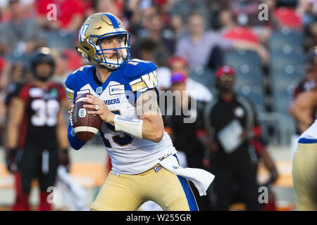 Juillet 05, 2019 : Blue Bombers de Winnipeg Quarterback Matt Nichols (15) prévoit de lancer au cours de la Ligue canadienne de football entre les Blue Bombers de Winnipeg et Ottawa Redblacks à TD Place Stadium à Ottawa, Canada Daniel Lea/CSM Banque D'Images