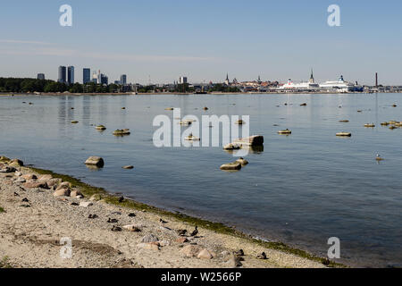 Tallinn, Estonie le 16 juin 2019 Belle vue sur la pittoresque vieille ville de Tallinn à partir de la mer sur une journée ensoleillée Banque D'Images