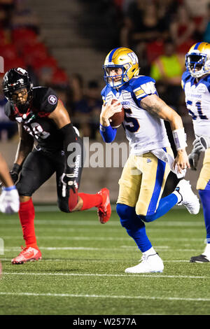 Juillet 05, 2019 : Blue Bombers de Winnipeg Quarterback Matt Nichols (15) s'exécute avec le ballon au cours de la Ligue canadienne de football entre les Blue Bombers de Winnipeg et Ottawa Redblacks à TD Place Stadium à Ottawa, Canada Daniel Lea/CSM Banque D'Images