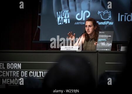 Barcelone, Espagne. 05 juillet, 2019. Aitana Ralda, porte-parole de vendredi pour les futurs parle pendant le event.Organized Catalan par l'entité culturelle plutonium "indépendants, la deuxième journée de la désobéissance civile a eu lieu à la naissance du centre culturel. Ces deux jours, 4 et 5 juillet, des conférences et tables rondes visent à établir le fondement théorique de la désobéissance civile comme un moyen de résoudre le problème de l'indépendance de la Catalogne après le refus répété de l'état espagnol d'organiser un référendum. Credit : SOPA/Alamy Images Limited Live News Banque D'Images