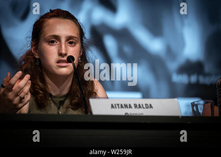 Barcelone, Espagne. 05 juillet, 2019. Aitana Ralda, porte-parole de vendredi pour les futurs parle pendant le event.Organized Catalan par l'entité culturelle plutonium "indépendants, la deuxième journée de la désobéissance civile a eu lieu à la naissance du centre culturel. Ces deux jours, 4 et 5 juillet, des conférences et tables rondes visent à établir le fondement théorique de la désobéissance civile comme un moyen de résoudre le problème de l'indépendance de la Catalogne après le refus répété de l'état espagnol d'organiser un référendum. Credit : SOPA/Alamy Images Limited Live News Banque D'Images