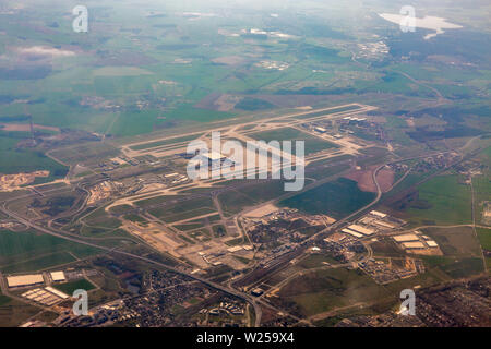 L'aéroport régional de Berlin Brandenburg et lac Rangsdorfer vue aérienne, de l'Allemagne. Banque D'Images