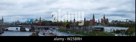 Moscou, Russie - le 2 mai 2019. Panorama de Moscou. Vue de Zaryadye donnent sur parc Banque D'Images