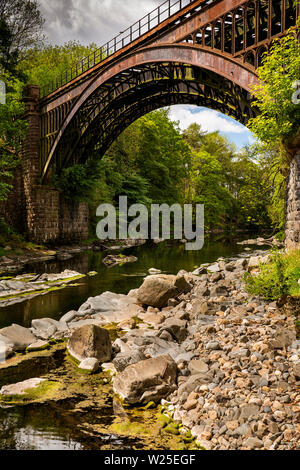 UK, Cumbria, Sedbergh, Brigflatts redondant, pierre et fer à repasser pont ferroviaire de Ingleton Embranchement, crossing River Rawthey fermée en 1950 Banque D'Images