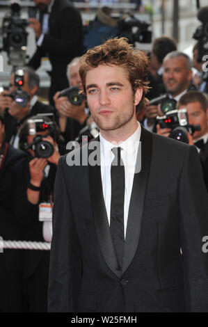 CANNES, FRANCE. 20 mai 2009 : Robert Pattinson à la première de "Inglourious Basterds" en compétition au 62e Festival de Cannes. © 2009 Paul Smith / Featureflash Banque D'Images