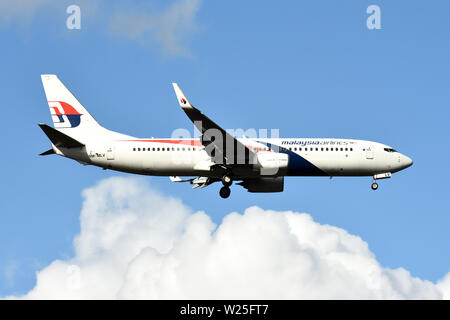 Boeing 737-800 9M-MXC de Malaysian Airlines, en approche de l'Aéroport de Perth. Banque D'Images