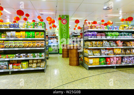 Supermarché asiatique asie' 'Rendez-vous spécialisé dans la vente de produits uniquement à partir de l'Asie, Dresden, Allemagne Décoration de lanternes chinoises Banque D'Images