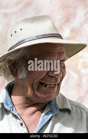 Fred Conway, un aîné autochtone qui agit comme un ranger / guide pour le parc national de Carnarvon Gorge dans les hautes terres du centre du Queensland en Australi Banque D'Images