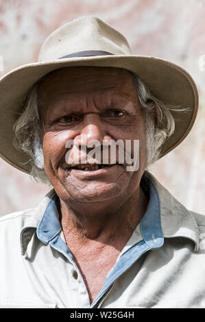 Fred Conway, un aîné autochtone qui agit comme un ranger / guide pour le parc national de Carnarvon Gorge dans les hautes terres du centre du Queensland en Australi Banque D'Images