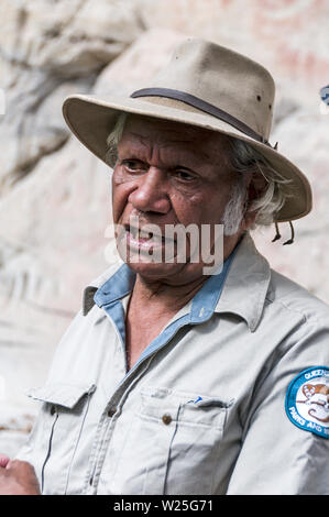 Fred Conway, un aîné autochtone qui agit comme un ranger / guide pour le parc national de Carnarvon Gorge dans les hautes terres du centre du Queensland en Australi Banque D'Images