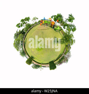 360 Panorama de l'aire de jeux sur fond blanc avec l'intérieur du chemin / panorama de l'aire de cercle sur fond blanc Banque D'Images