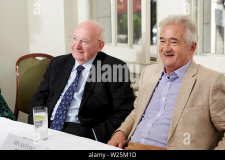 Sir Tim Waterstone et Sir Antony Beevor au déjeuner littéraire Oldie, 02/07/19 Banque D'Images