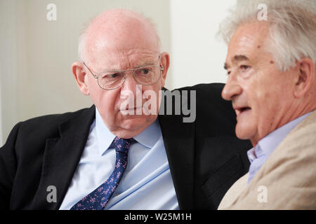 Sir Tim Waterstone et Sir Antony Beevor au déjeuner littéraire Oldie, 02/07/19 Banque D'Images