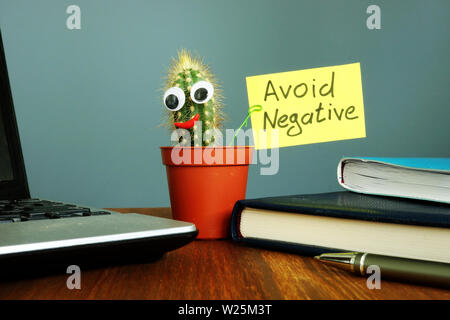 Éviter les effets négatifs. Cactus sur le sourire 24. La pensée positive. Banque D'Images