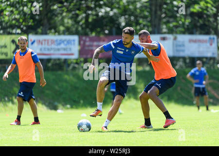 Marco Djuricin (KSC) duels avec Daniel Gordon (KSC). GES / football / 2e Bundesliga : training camp de la Karlsruhe Sports Club à Waidring, 06.07.2019 / Football Soccer : 2ème ligue : training camp Karlsruher SC, Kitzbühel, Autriche, le 6 juillet, 2019 | dans le monde entier Banque D'Images