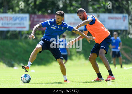 Marco Djuricin (KSC) duels avec Daniel Gordon (KSC). GES/football/2ème Bundesliga : training camp de la Karlsruhe Sports Club à Waidring, 06.07.2019 Football/soccer : 2ème ligue : training camp Karlsruher SC, Kitzbühel, Autriche, le 6 juillet, 2019 | dans le monde entier Banque D'Images