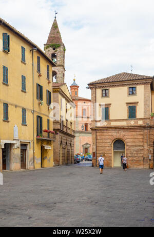 Umbertide (Italie) - un peu charmante ville médiévale avec château en pierre sur le Tibre, province de Pérouse. Ici le centre historique. Banque D'Images