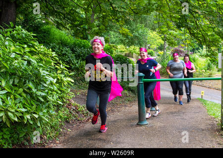 Preston, Lancashire. UK Sport : du 6 juillet 2019. Ozonefit , héros de conditionnement physique militaire Cours d'Assaut Preston Boot Camp. Le Junior & Héros adultes Parcours du combattant, Preston est de retour pour le 3ème épisode intitulé La Vengeance du héros ! Le cours, conçu par Royal Marine Commando, visant à créer la plus incroyable encore un défi amusant pour tous les niveaux. Obstacles comprenaient un toboggan de 50M, Spidey's Mega Net, les murs anti-héros et une touche par la tourbière de Doom dans un 8km mission par Avenham Park. Indicateur/AlamyLiveNews Crédit : Banque D'Images