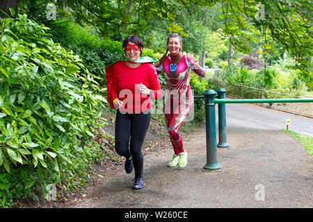 Preston, Lancashire. UK Sport : du 6 juillet 2019. Ozonefit , héros de conditionnement physique militaire Cours d'Assaut Preston Boot Camp. Le Junior & Héros adultes Parcours du combattant, Preston est de retour pour le 3ème épisode intitulé La Vengeance du héros ! Le cours, conçu par Royal Marine Commando, visant à créer la plus incroyable encore un défi amusant pour tous les niveaux. Obstacles comprenaient un toboggan de 50M, Spidey's Mega Net, les murs anti-héros et une touche par la tourbière de Doom dans un 8km mission par Avenham Park. Indicateur/AlamyLiveNews Crédit : Banque D'Images