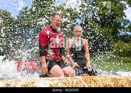 Preston, Lancashire. UK Sport : du 6 juillet 2019. Ozonefit , héros de conditionnement physique militaire Cours d'Assaut Preston Boot Camp. Le Junior & Héros adultes Parcours du combattant, Preston est de retour pour le 3ème épisode intitulé La Vengeance du héros ! Le cours, conçu par Royal Marine Commando, visant à créer la plus incroyable encore un défi amusant pour tous les niveaux. Obstacles comprenaient un toboggan de 50M, Spidey's Mega Net, les murs anti-héros et une touche par la tourbière de Doom dans un 8km mission par Avenham Park. Credit : Cernan Elias/Alamy Live News Banque D'Images