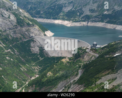 Le réservoir du barrage et d'une centrale hydroélectrique dans de superbes paysages alpins - Maltastaudamm Kolbreinspeicher et à Malte Valley, Carinthie, Autriche Banque D'Images