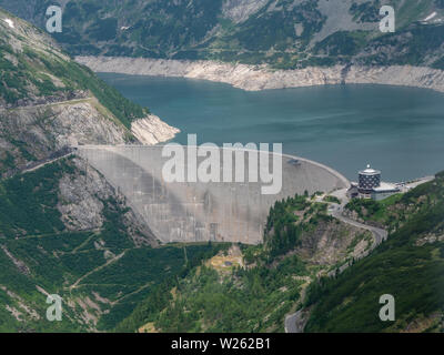 Le réservoir du barrage et d'une centrale hydroélectrique dans de superbes paysages alpins - Maltastaudamm Kolbreinspeicher et à Malte Valley, Carinthie, Autriche Banque D'Images