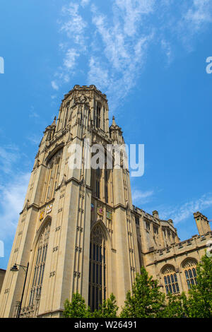 À la recherche à l'impressionnante tour de la Wills Memorial Building dans la ville de Bristol au Royaume-Uni. Le bâtiment a été conçu par Sir George et d'Oatley Banque D'Images