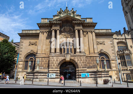 Bristol, UK - 29 juin 2019 : une vue de l'impressionnant musée de Bristol et galerie d'art dans la ville historique de Bristol, Royaume-Uni. Banque D'Images