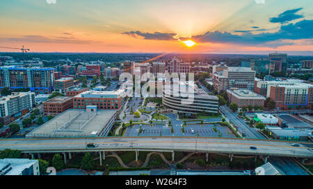 Greenville en Caroline du Sud SC Skyline Aerial au coucher du soleil. Banque D'Images