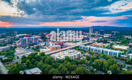 Greenville en Caroline du Sud SC Skyline Aerial au coucher du soleil. Banque D'Images