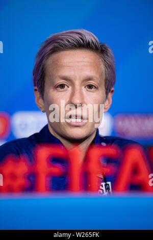 06 juillet 2019, la France (France), Décines-Charpieu : Football, Coupe du Monde : les femmes, l'équipe nationale, USA, conférence de presse finale : Megan Rapinoe parle lors de la Pk. Les USA vont jouer contre les Pays-Bas dans la finale de la Coupe du Monde sur 07.07.2019. Photo : Sebastian Gollnow/dpa Banque D'Images