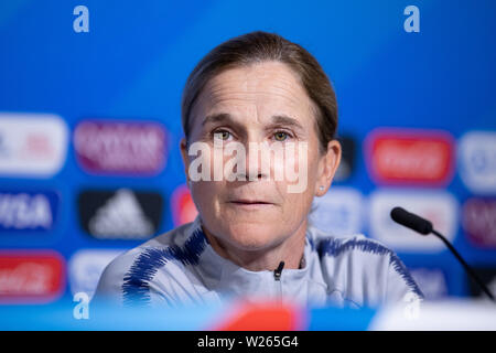 06 juillet 2019, la France (France), Décines-Charpieu : Football, Coupe du Monde : les femmes, l'équipe nationale, USA, conférence de presse finale : Jill Ellis, entraîneur de l'équipe nationale des USA. Les USA vont jouer contre les Pays-Bas dans la finale de la Coupe du Monde sur 07.07.2019. Photo : Sebastian Gollnow/dpa Banque D'Images