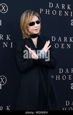 'Dark' en première mondiale au théâtre chinois de Grauman, IMAX le 4 juin 2019 à Los Angeles, CA comprend : Yoshiki Où : Los Angeles, California, United States Quand : 05 Juin 2019 Crédit : Nicky Nelson/WENN.com Banque D'Images