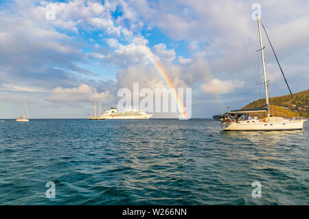 Saint Vincent et les Grenadines, arc-en-ciel sur Admiralty Bay, Bequia Banque D'Images