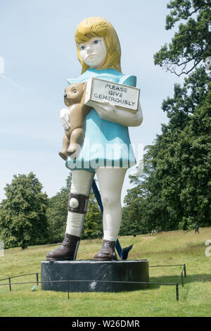 La charité par Damien Hirst,une partie de l'International Sculpture Yorkshire, Yorkshire Sculpture Park 2019 Banque D'Images