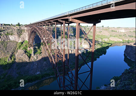 L'I. B. Perrine Bridge à Twin Falls, Idaho, enjambe la rivière Snake Canyon. Banque D'Images