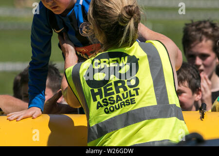 Preston, Lancashire. UK Sport : du 6 juillet 2019. Ozonefit , héros de conditionnement physique militaire Cours d'Assaut Preston Boot Camp. Le Junior & Héros adultes Parcours du combattant, Preston est de retour pour le 3ème épisode intitulé La Vengeance du héros ! Le cours, conçu par Royal Marine Commando, visant à créer la plus incroyable encore un défi amusant pour tous les niveaux. Obstacles comprenaient un toboggan de 50M, Spidey's Mega Net, les murs anti-héros et une touche par la tourbière de Doom dans un 8km mission par Avenham Park. Credit : Cernan Elias/Alamy Live News Banque D'Images