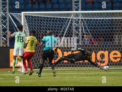 Alexandrie, Egypte. 6 juillet 2019. En France, le 6 juillet 2019 : Alexander Chuka Iwobi du Nigéria à la notation 3-2 lors de la coupe d'Afrique des Nations 2019 match entre le Cameroun et le Nigeria à l'Alexanddria Stadium à Alexandrie, Egypte. Ulrik Pedersen/CSM. Banque D'Images